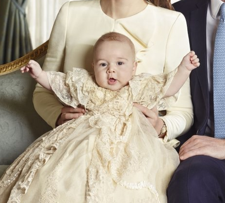D'aww, Prince George's first official portrait! vnty.fr/1bjvYLo