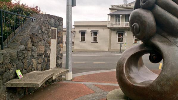 RandomReadsNZ's tweet image. Friday lunchtime #bookdrop on college hill. Opposite the Cavalier Tavern