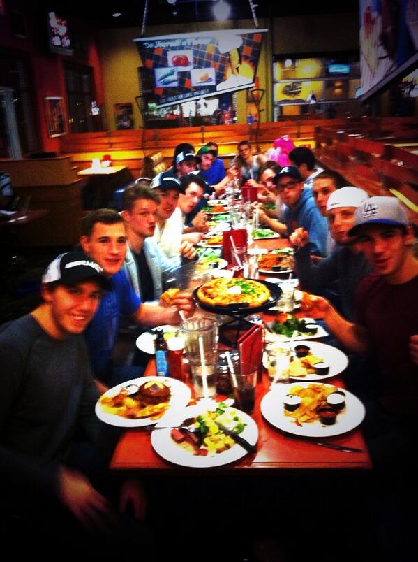 B_Marshy22's tweet photo. Great dinner last night thanks to the best rocks in the league. #Rillas http://t.co/EPlpSewo7r