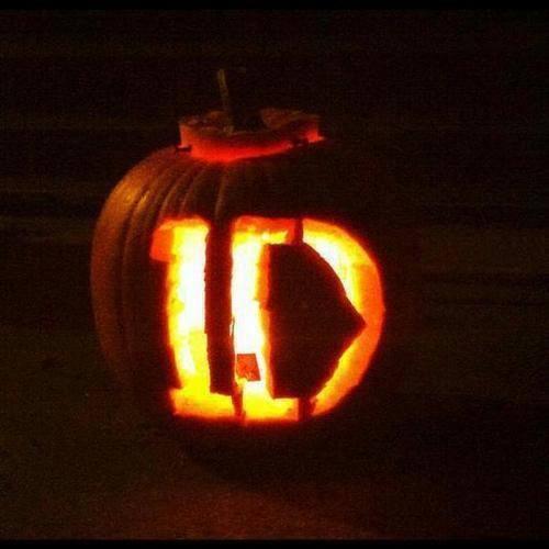 From_Horan's tweet photo. Ready for halloween:DD @onedirection http://t.co/7wrRWnmwj7