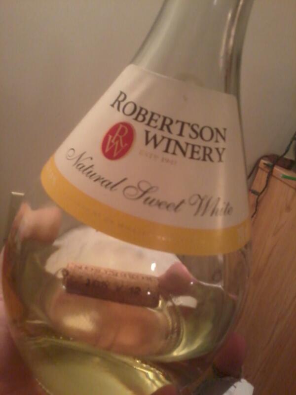 ClosetsSuck's tweet image. The life of not having a corkscrew. #corkinmywine