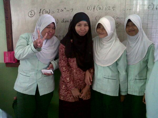 8gendeng's tweet photo. @lidyaarnidha1 @cindy_loreta http://t.co/KvgNbIWwFz