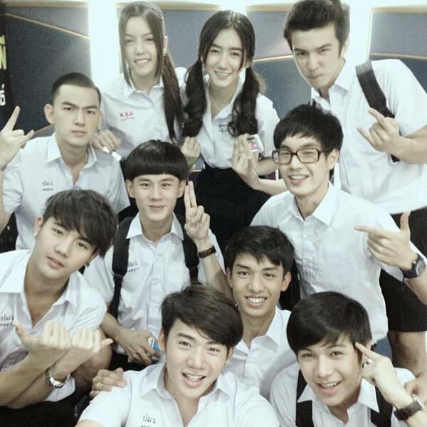 BenzSupakit1's tweet photo. เตรียมตัวไปMeet&amp;greed กับพวกเราได้นะครับ ^^
ตอนนี้ตั๋วสูงสุดอยู่ที่ 200 http://t.co/rXw2dUuVY1