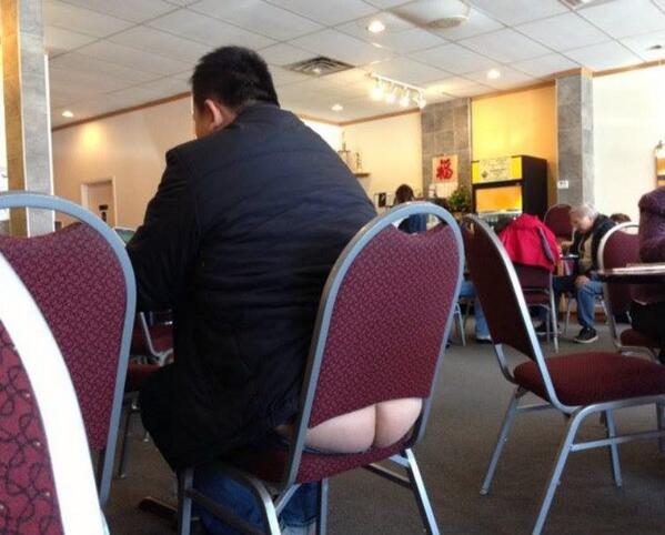 73pie's tweet photo. Chair for sale. £5.99 Ono. Slight crack in it. http://t.co/C45VHqvXYH