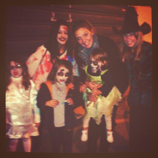 Despres de coneixer el cartell de la magdalena 2014 vam gaudir "al matadero" de la nostra festa de Halloween!!