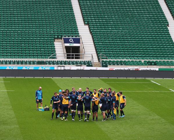 EnglandRugby's tweet image. The England team in a huddle during the captain's run at Twickenham. Big day tomorrow. #ENGvAUS