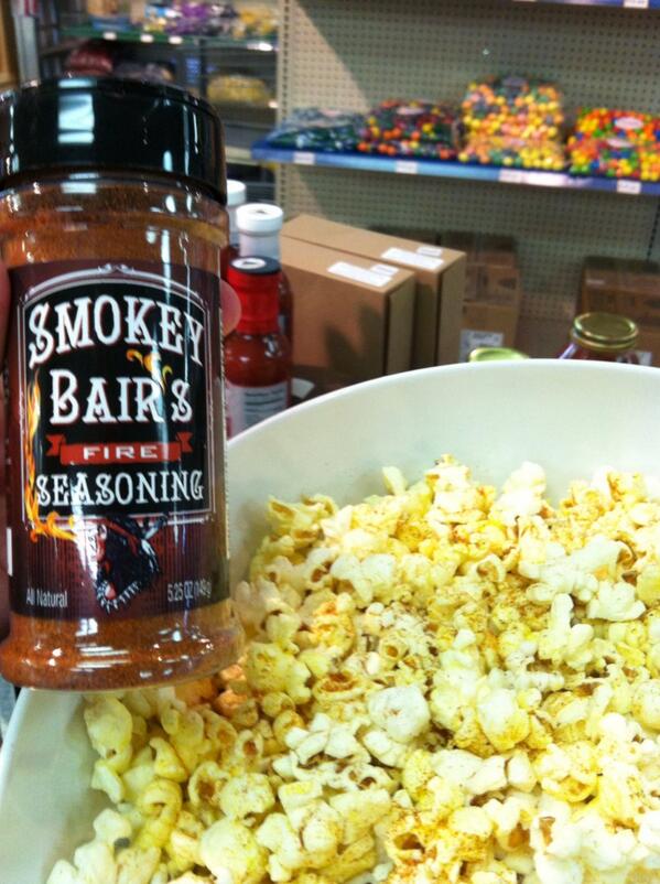 JamieSCMarket's tweet image. We are featuring Smokey Bair's Seasonings on delicious @cromerspnuts  popcorn from 11:00 to 2:00.