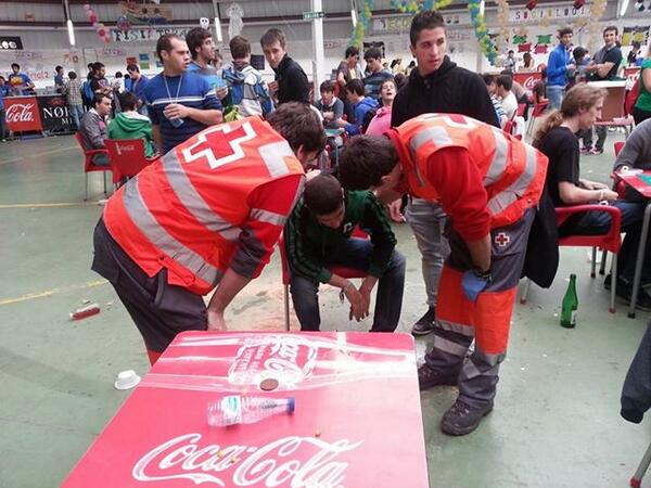 CruzRojaNavarra's tweet photo. En @CarpaUniversita cuando te pasas deja de ser divertido, no son ni las 11h. 
Tú sabes cómo, controla!! #CarpaDiem http://t.co/e73BdROhp6