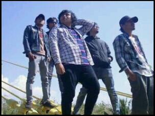 DY_KOSONGSATU's tweet photo. Kosong Satu mempunyai genre music pop dengan sentuhan klasic dan warna music yang berbeda dari music-music lain nya. http://t.co/4T4PGnyy7E