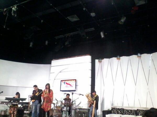 [PIC] RGP lg taping di studio <a href="/JaktvCom/">JakTvOfficial</a> acara <a href="/pahlawan2013/">Untukmu Pahlawan</a> cc: <a href="/ria_zipie/">Ria Zipie</a> <a href="/fernado_s/">fernado sutarli</a> <a href="/titusbayu/">Titus Bayu</a> <a href="/nadyasbelansky/">Nadya Sella Belansky</a>