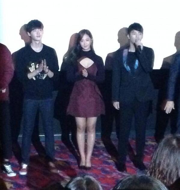 [PIC][25-10-2013]Yuri và dàn diễn viên "No Breathing" xuất hiện tại buổi công chiếu VIP vào tối nay + Tất cả các thành viên SNSD đến ủng hộ cho cô BXarywACYAAznHB