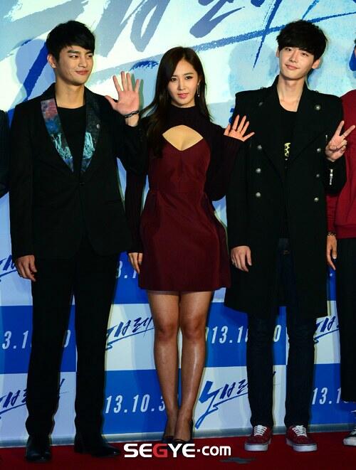 BXav1l9CYAAF_Am.jpg:large