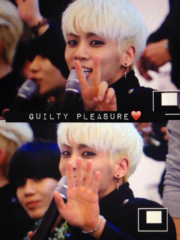 131025 Jonghyun @ Fansign Event BXbA_ddCIAAEWQp