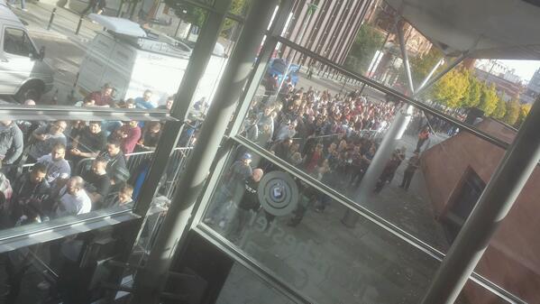 Autograph signing today in Manchester!!! COME ON DOWN!!! <a href="/UFC/">UFC</a> fans are P4P best in the WORLD