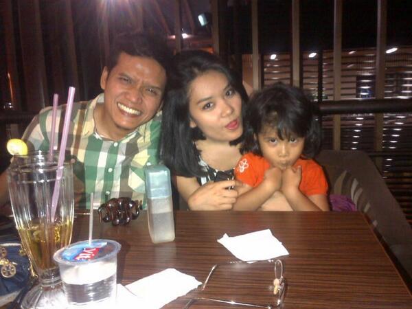 chiayooo's tweet photo. Will be missing u! “@simamorabernard: So long, My Lil Sis @chiayooo! Good luck and God speed.. http://t.co/V6XAj3q9Ue”