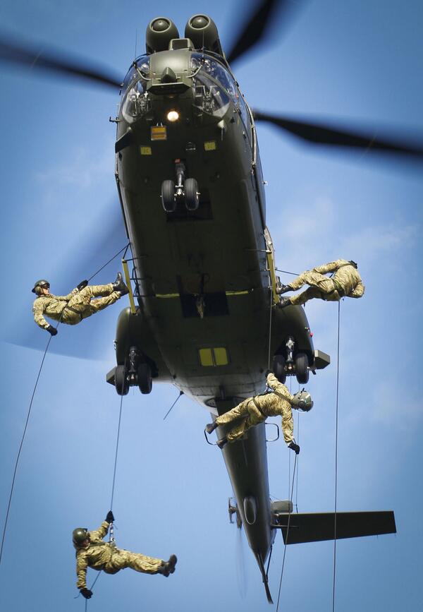 RoyalAirForce's tweet photo. RAF PIC OF THE DAY: Personnel descend from a Puma as part of the  Helicopter Abseil Instructors (HAI) course. http://t.co/qCs8BICbT8