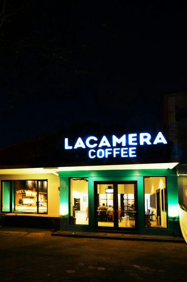 LACAMERA COFFEE
Jln Naripan 79 Bandung
