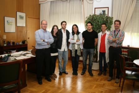 Reunión de miembros de <a href="/Glucoprofeno/">Glucoprofeno</a> con miembros del Equipo Decanal de <a href="/ffarmaciaUGR/">Facultad de Farmacia</a>