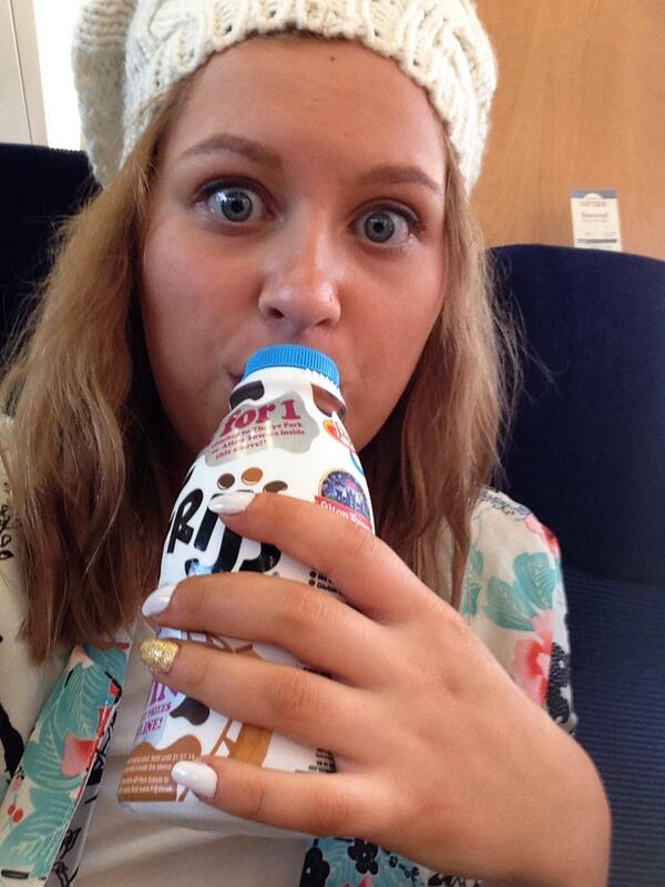 EmilyMorritt's tweet image. Booreeedddddd!!! #chocshake #hat #train