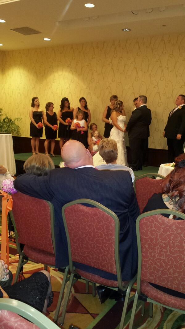 ScottWollsch's tweet photo. #loriandmikeswedding http://t.co/JpfZiq9DFG