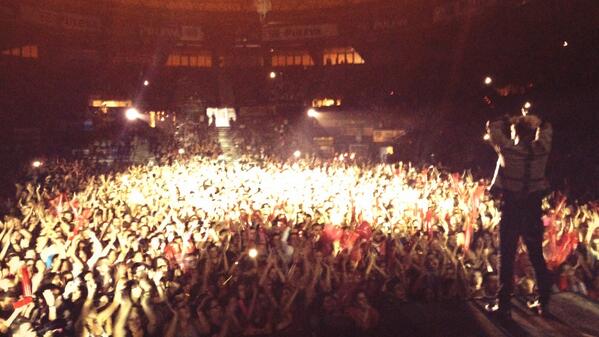 antoniorozco's tweet photo. #llegara por primera vez en Valencia. ....   #sinpalabras un millón de gracias  http://t.co/r5BYlQIpfo http://t.co/WKHaJo0wTN