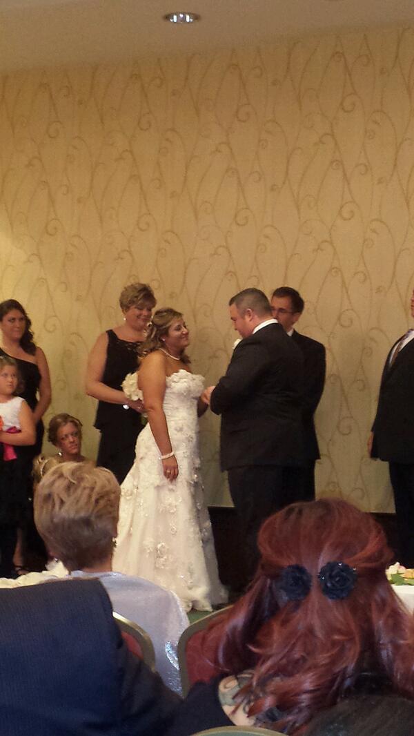 ScottWollsch's tweet photo. The ring is on her hand #loriandmikeswedding http://t.co/08GkRoOx8L