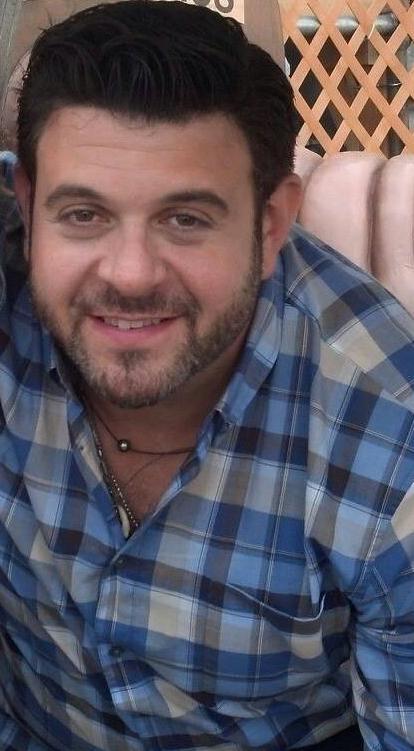 AdamRichman_FS's tweet image. What turns me on- Adam + a blue checked shirt. Wish I had a pic somewhere...#HellsYes #InstantlyAroused #FilthyFriday