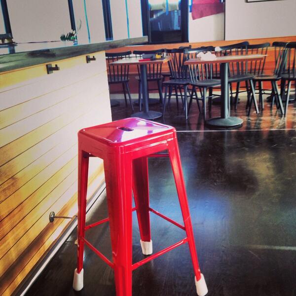 PiscoCapurro's tweet photo. Love the feel of a restaurant before it opens, it is a beautiful madness!  #openingday #buenasvibras http://t.co/eUVNRk8NA3