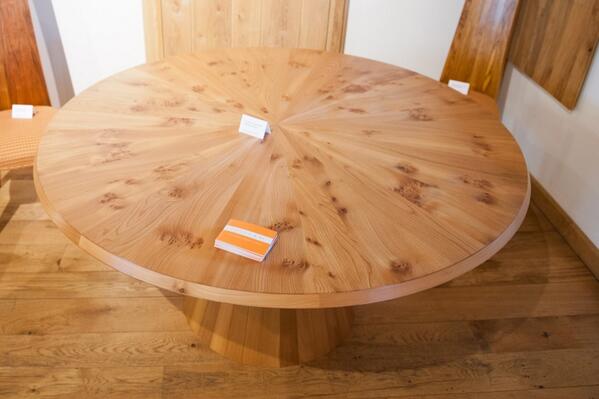 mastersXmakers's tweet image. RT @VasternTimberUK: @GrowninBritain A master class in how to use #britishtimber by Matthew Burt. Stunning elm table.