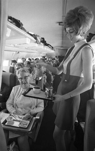 Condor_America's tweet image. Time for coffee. #Condor #InflightService in the #70s #avgeek #CondorAirlines