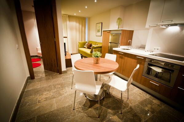 ABACOLLANES's tweet photo. Apartamento 202, ideal para parejas http://t.co/YtlONgENXi