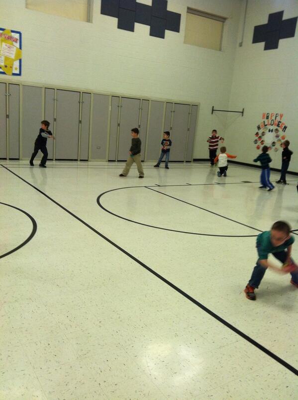 DavidDare5's tweet photo. Beanbag foot frenzy game during beanbag lesson Thanks for sharing  #hmt123 #d123pecurriculum #D123 http://t.co/kRWVlSe4Jk