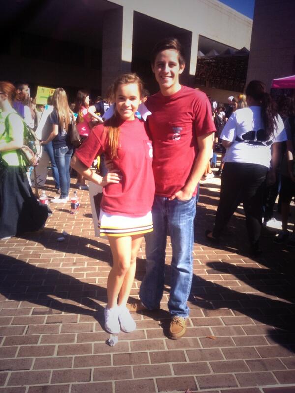 david_hodgins's tweet image. Homecoming carnival @kamcrowder6 😊 #HC2013