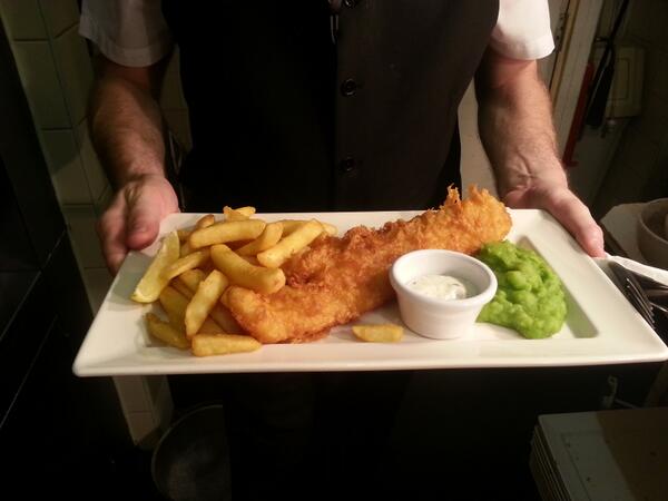 TheLordRosebery's tweet photo. It's Fish Friday! Delicious 8oz hand battered Cod fillet with chips, peas AND a free drink - only £5.99! http://t.co/ULimABnUnz