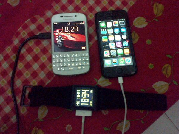 reffstore_mlg's tweet photo. @jubelmalang @FJBMalang 2ND : Q10 (Batangan), iPhone 5, iPod Nano 6th (Fullset) info : 28B68B38 - 082140122885 COD OK http://t.co/x6R8d5HiZm