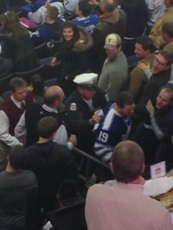 BrideOfBZArcher's tweet photo. Take the walk of shame, jackwagon!! #CBJ #DefendNWA http://t.co/ds1JObXmdP