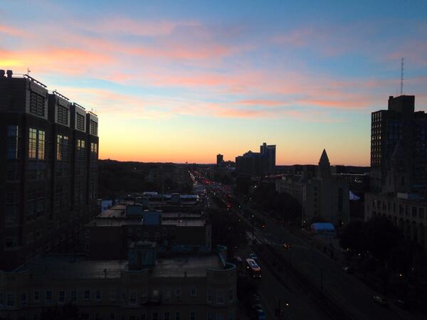 alana_shorts's tweet image. Sunset at BU #COM101 #myCOM