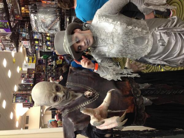 spfshow's tweet image. Zombies play pinball!