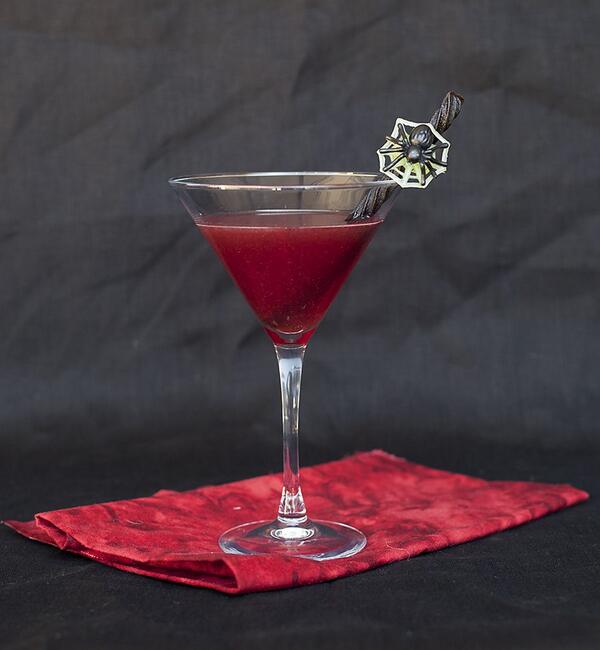 savvysassymoms's tweet photo. Remember The Shining? We dare you to try this Redrum Cocktail and not make your finger talk. http://t.co/29lkpVZSEc http://t.co/xGS5uuSsNp