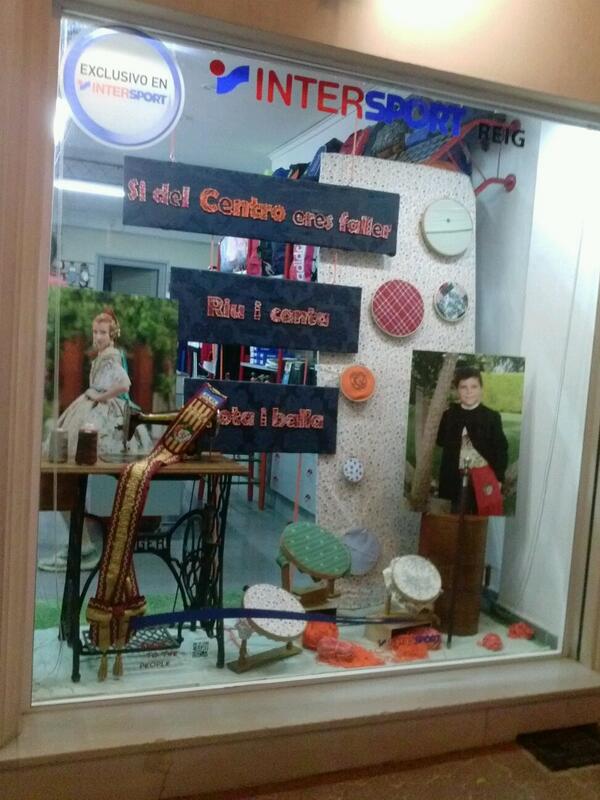 FallaCentro's tweet image. Ja podeu passar pel c/cop a vorer l'aparador dels nostres càrrecs (1/2)