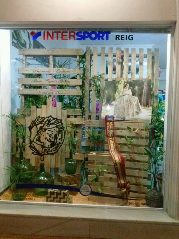 FallaCentro's tweet image. Ja podeu passar pel c/cop a vorer l'aparador dels nostres càrrecs (2/2)