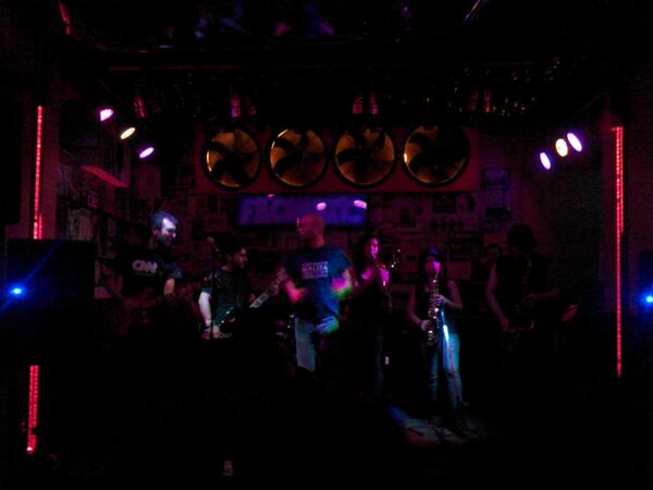 JetroDopazo's tweet image. La guapísima @Alba_Moledo y #liska. Conciertazo en la #Filomatic