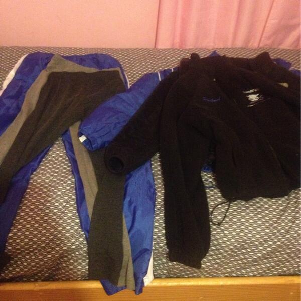 rachaelwalker__'s tweet image. @rReady for tomorrow&apos;s game #3layers #fuzzysox #gloves