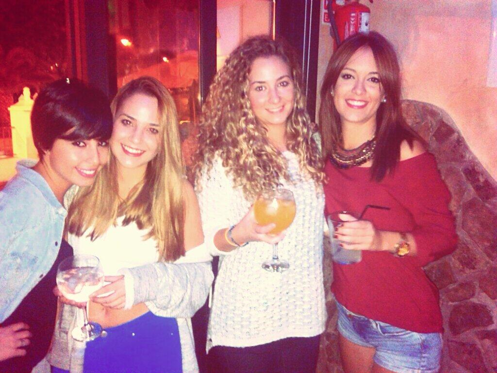 MariNaveda's tweet photo. Presiento q acabaremos muy mal... pero q muuy maal @Miriamsanxe @esteluki92 @elebegman http://t.co/2NH5KMcLAo