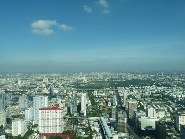 Discho44's tweet photo. View from 83rd floor, Baiyoke Sky Hotel, Bangkok http://t.co/ULCWxOYgGv