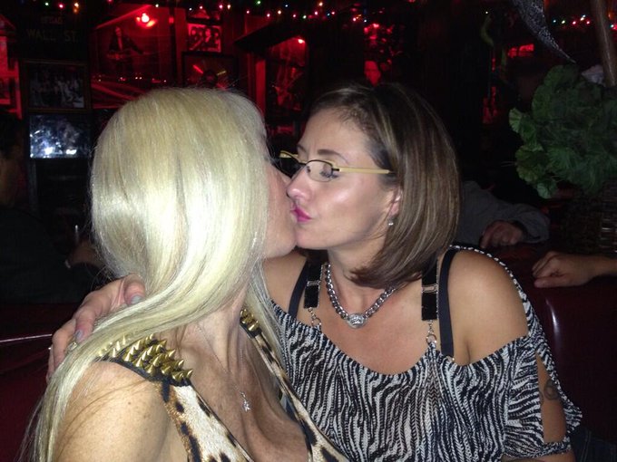 Kissing @EvaNotty http://t.co/UNcDPHQWMX<a class="tags" href="/tag/evanotty">@evanotty</a><a href="/tag/playboy"class="tags"><span>#playboy</span></a><a href="/tag/elizabethstarr"class="tags"><span>#elizabethstarr</span></a>