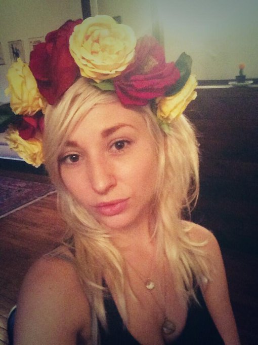 Just finished my Day of the Dead crown. Can't wait for Halloween! http://t.co/JsXnN6HJZd