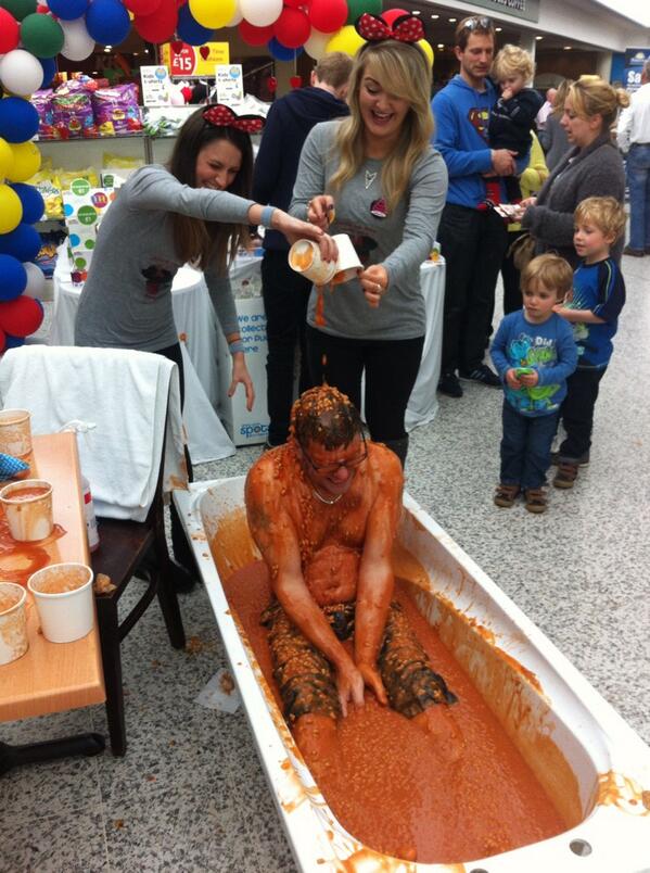 Steve, and some customers doing their bit! #CiN #beans #bath #welcomebreak #birchanger #birchangergreen