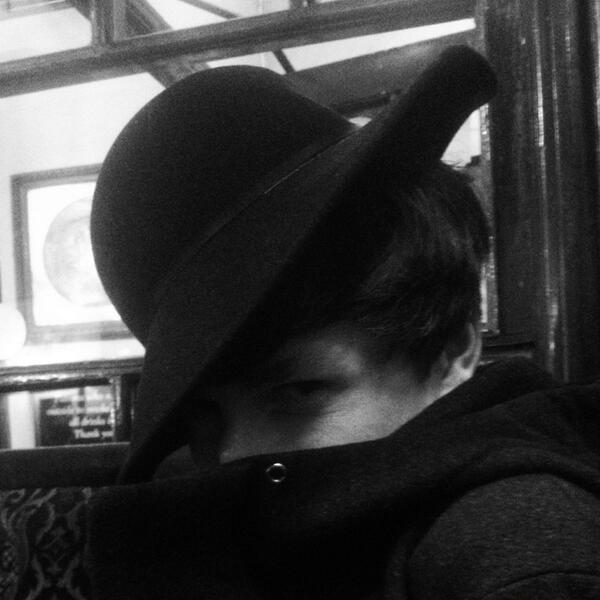 . @jonemmony stealing the fashion stylings of @ChloeOrefice .... Now whose a pretty sue...