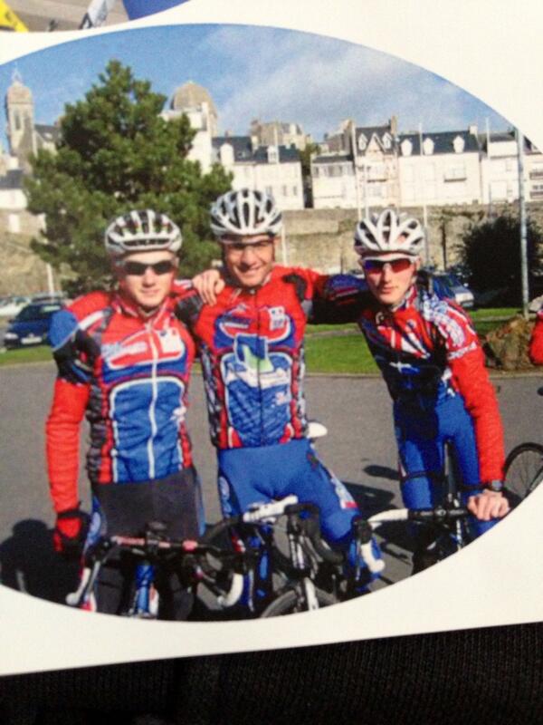 MaureletF's tweet photo. Content d'avoir revu mes ami(e)s ! #plaisir #souvenirs @ClemChevrier @manu_keo @Natchaumont http://t.co/IH7r26cn4G